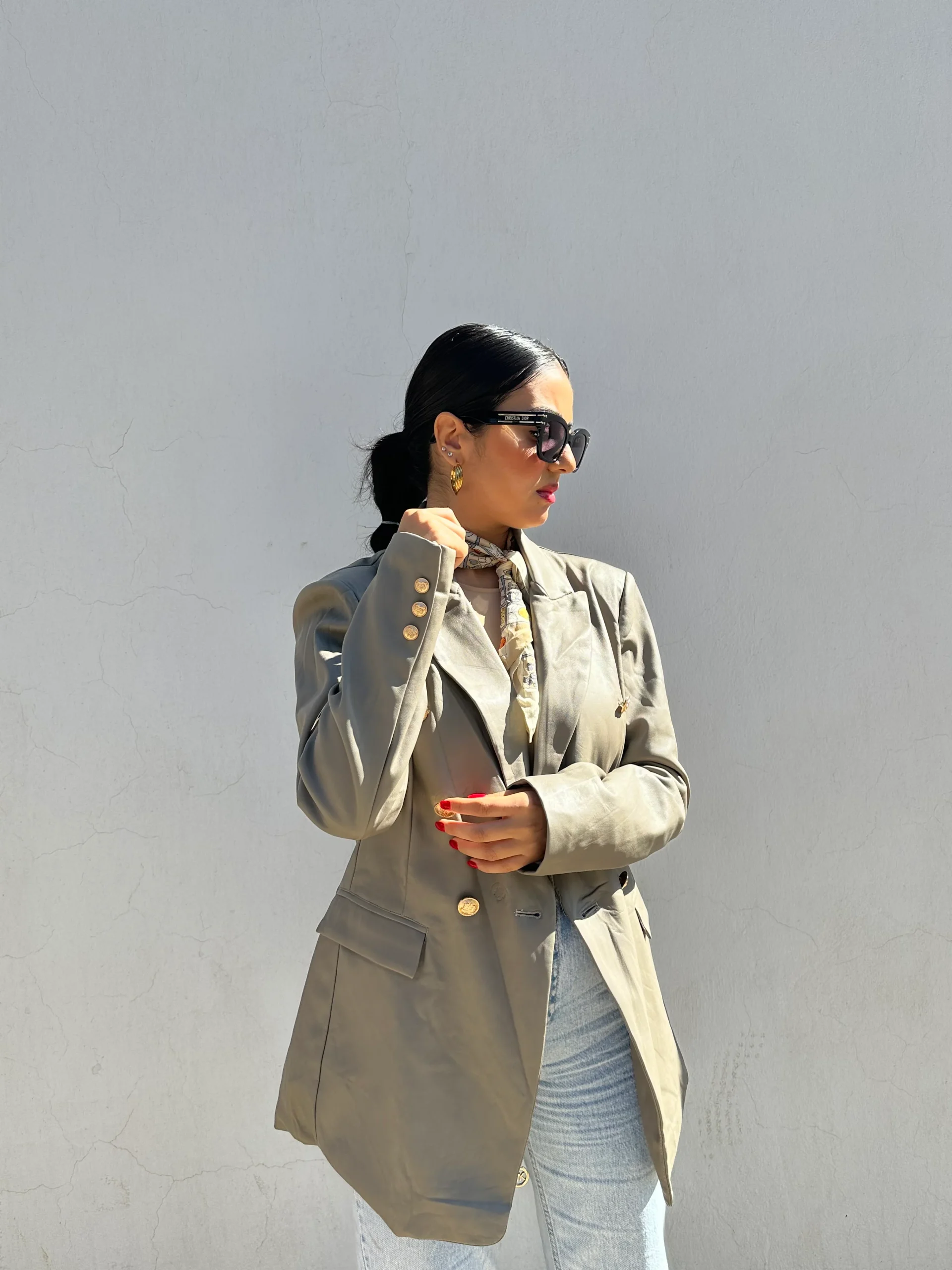 Blazer vintage effet cuir et boutons dorés – Image 5
