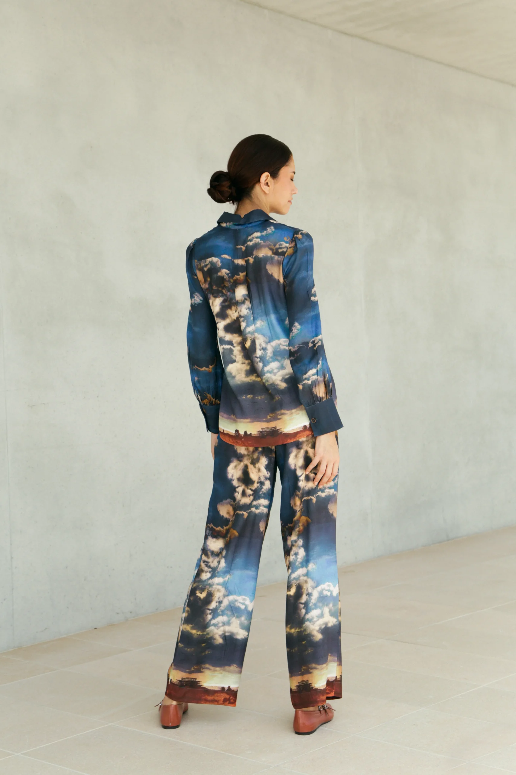 Pantalon Victoire en viscose fluide imprimé "nuage" – Image 3