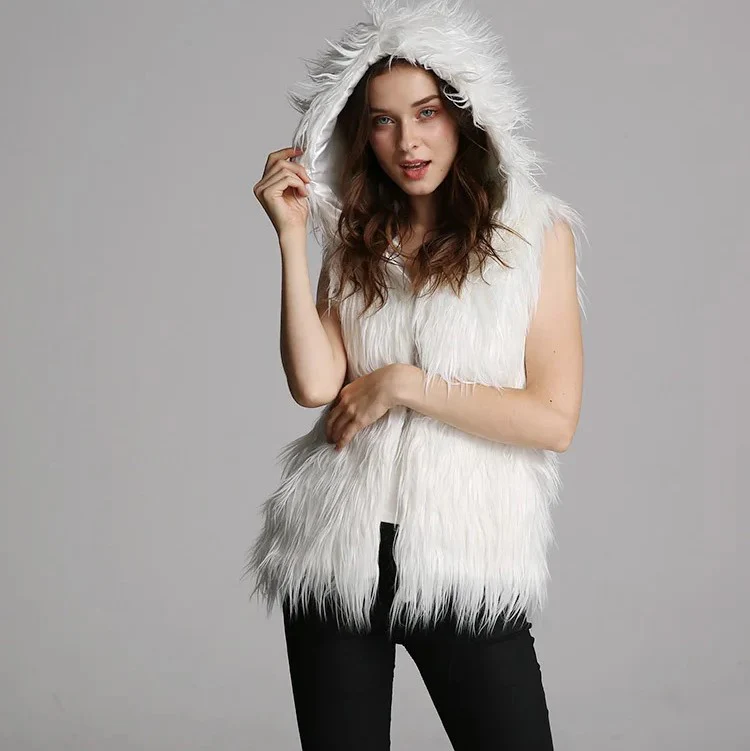 Gilet Sans Manches en Fausse Fourrure Blanche – Image 2