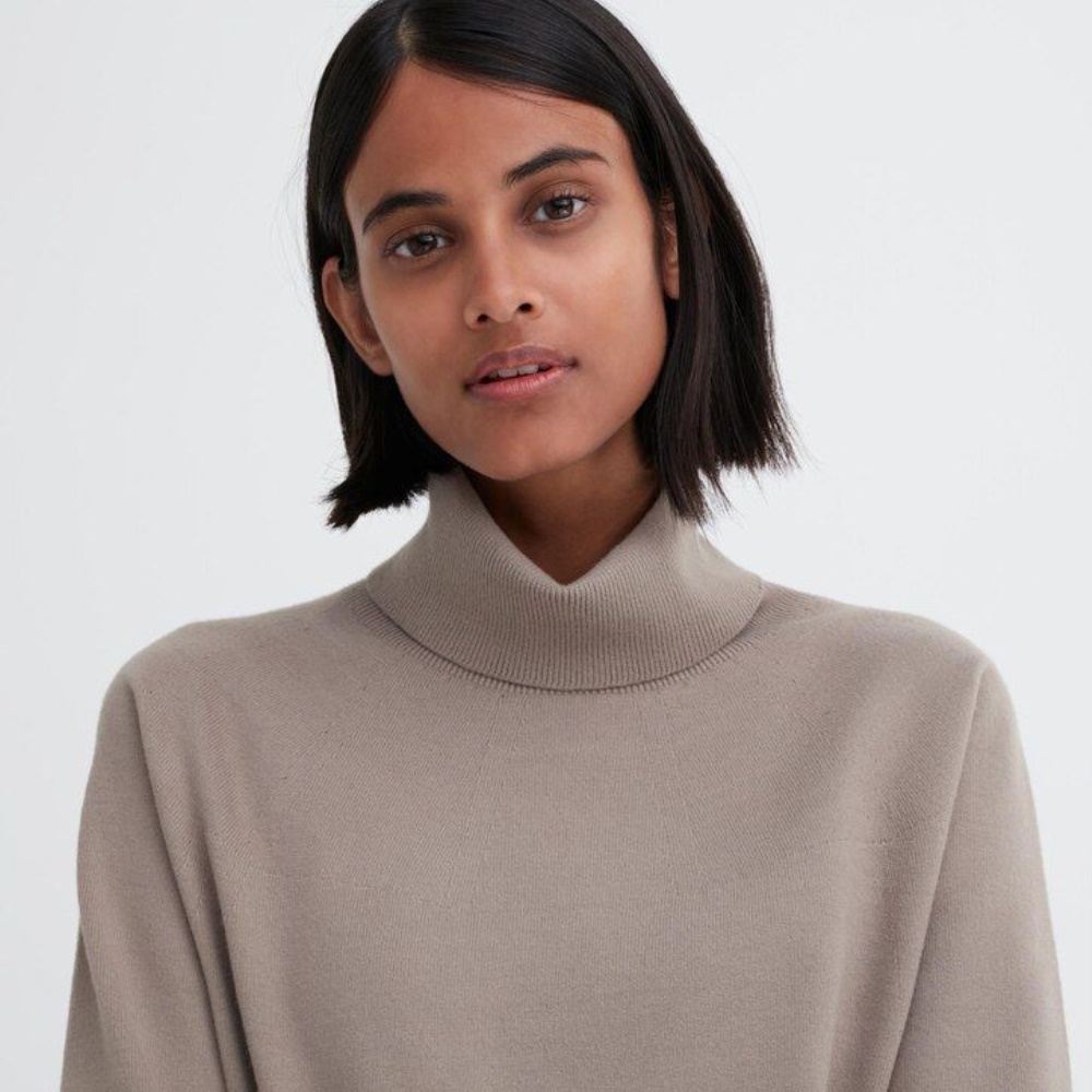 Pull Uniqlo 3d Knit Seamless Souffle Yarn Turtleneck Femme Beige K4376195 – Image 4